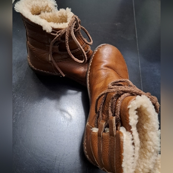 UGG Australia Caspia Brown Leather Boot    Size 5 - Picture 7 of 13